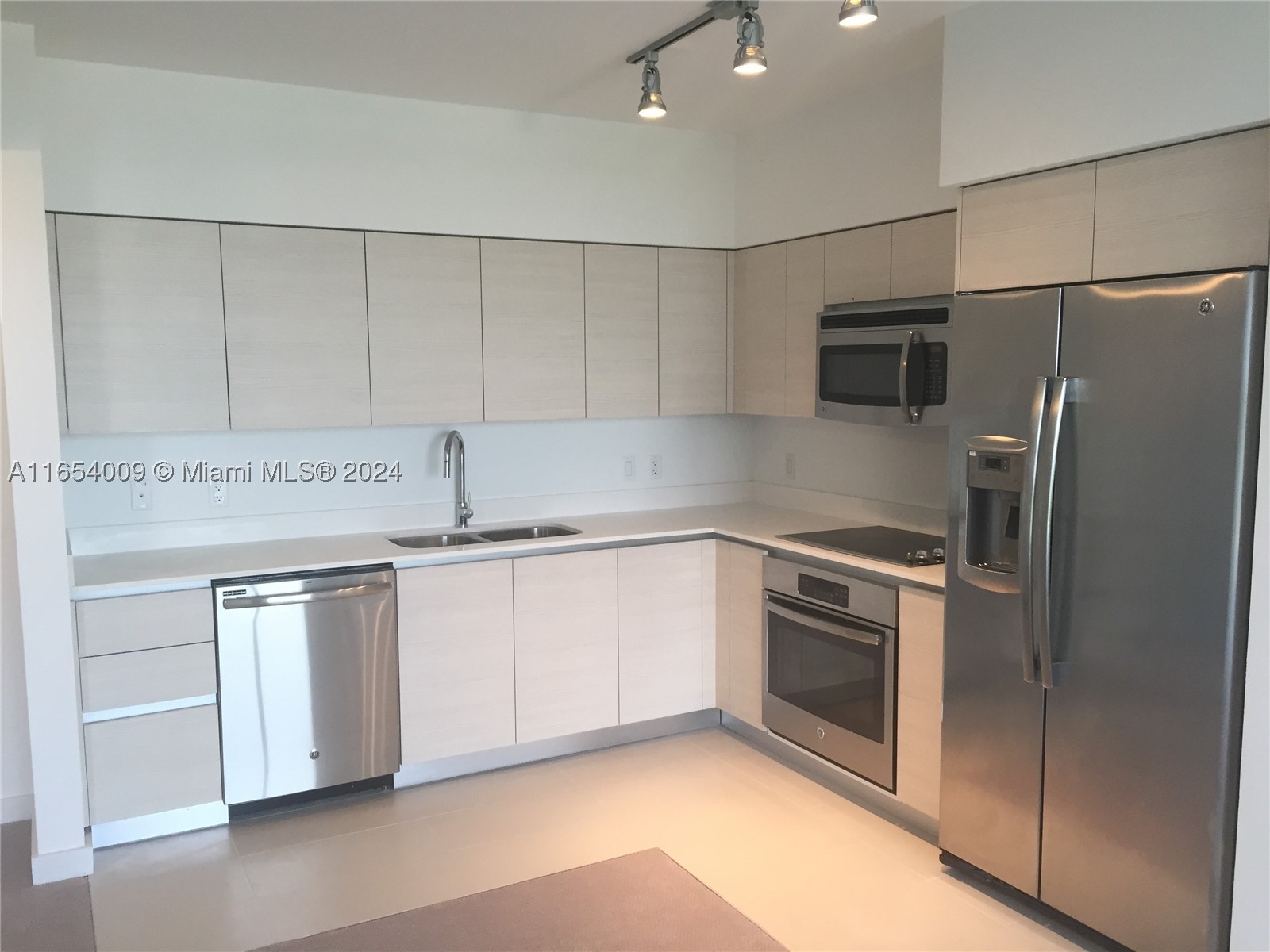 4250 Biscayne Blvd 1211 — photo