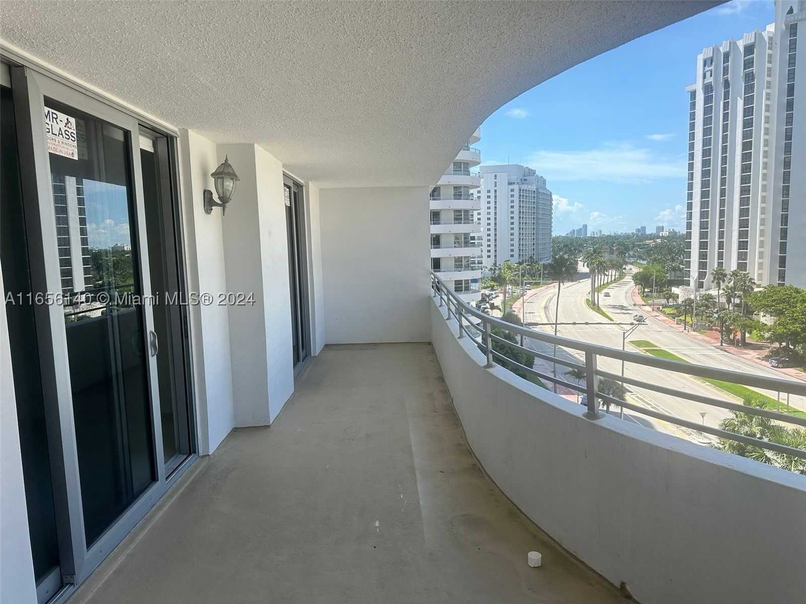 5555 Collins Ave 8Z — photo