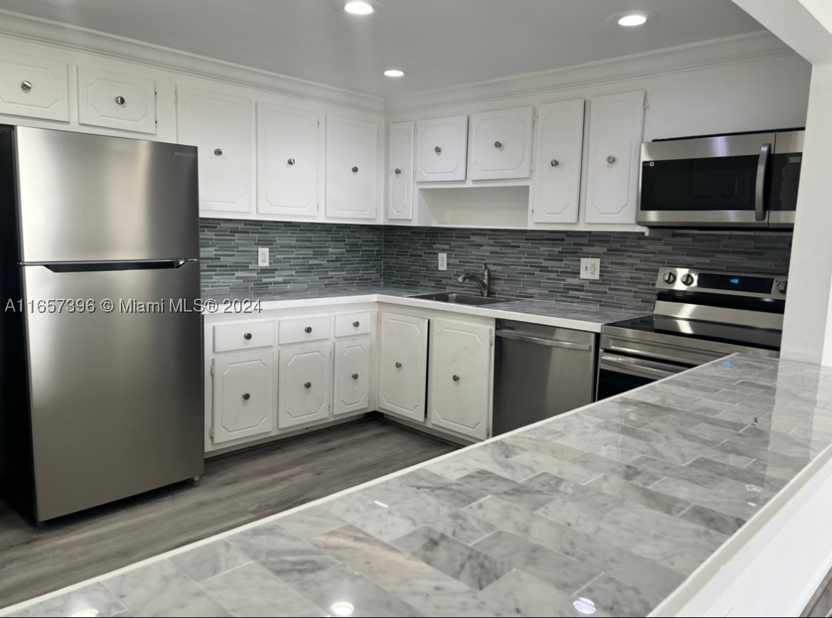 13499 Biscayne Blvd 1205 — photo