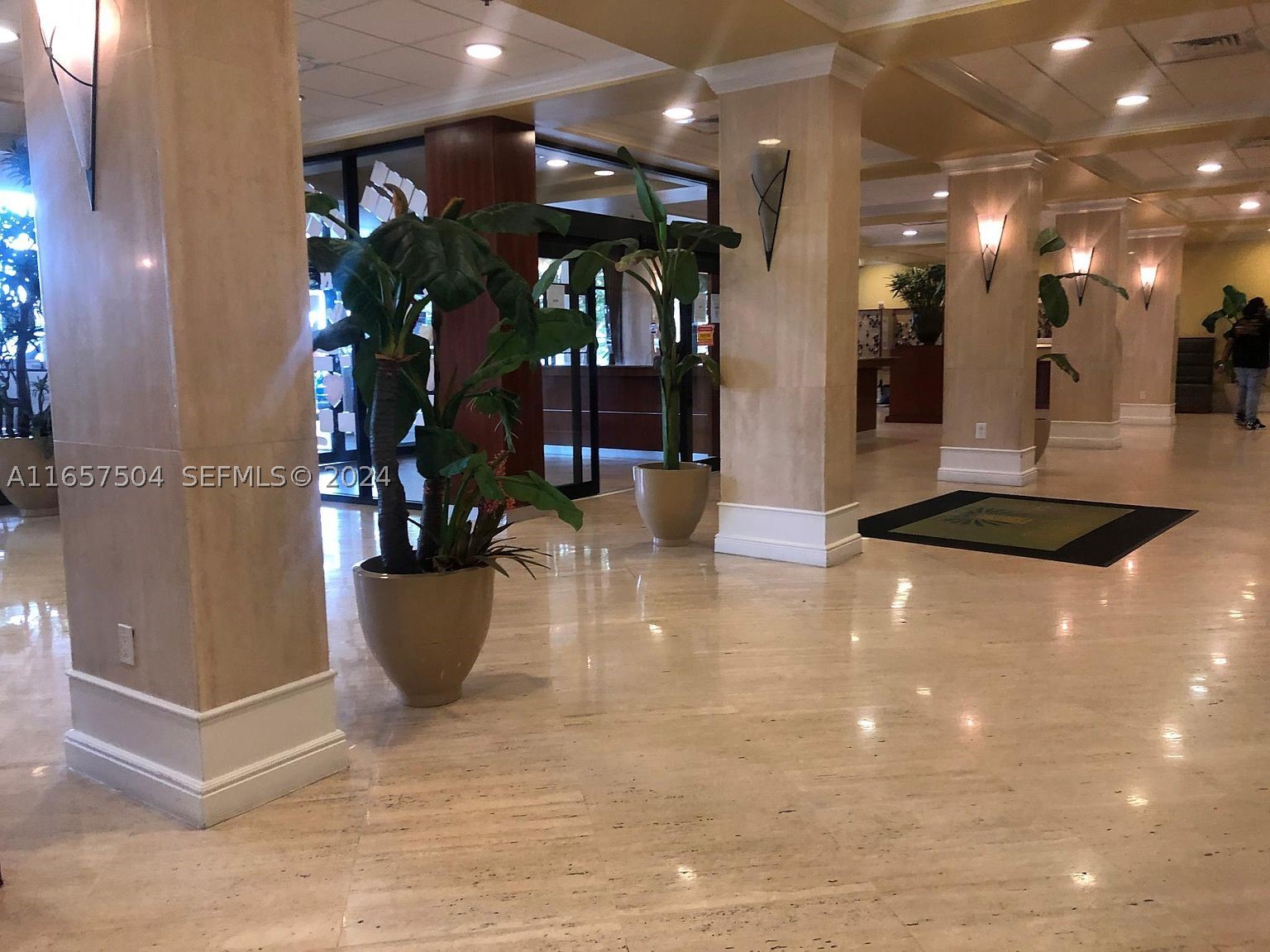 400 Kings Point Dr 328 — photo