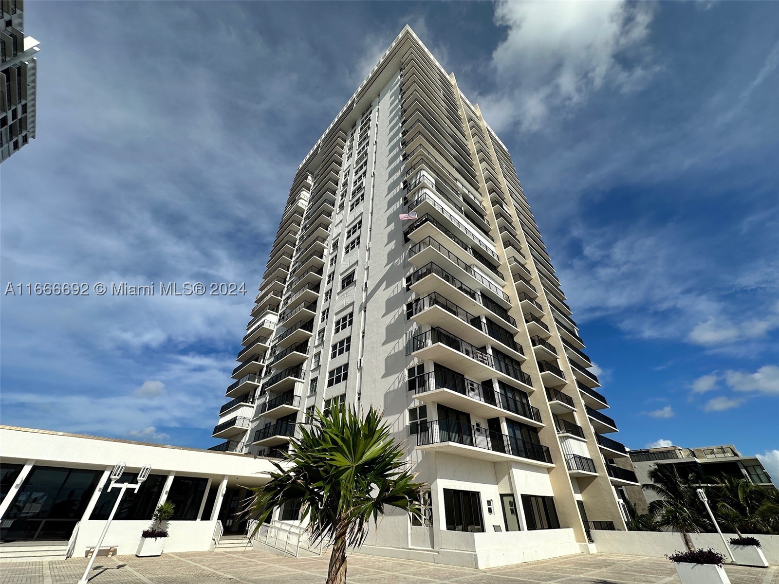 2201 S Ocean Dr 904 — photo
