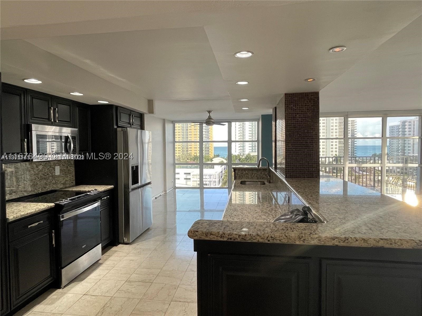 1000 Parkview Dr 920 — photo