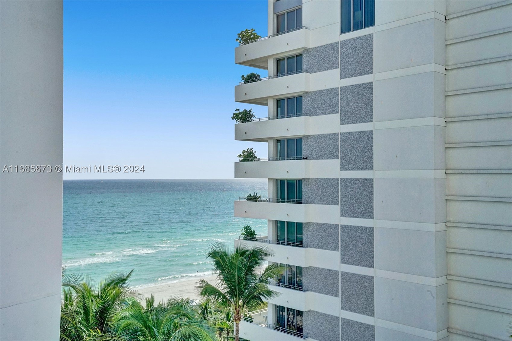 4391 Collins Ave 915 — photo