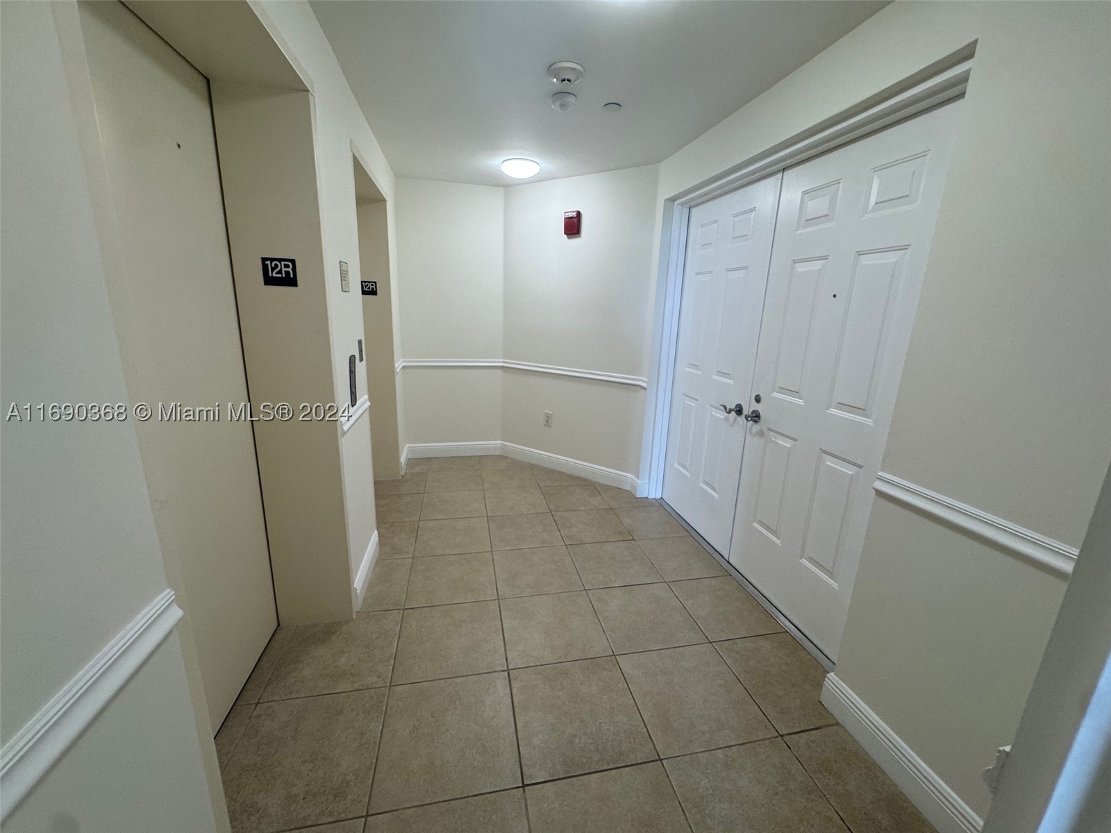 3330 NE 190 St 1215 — photo