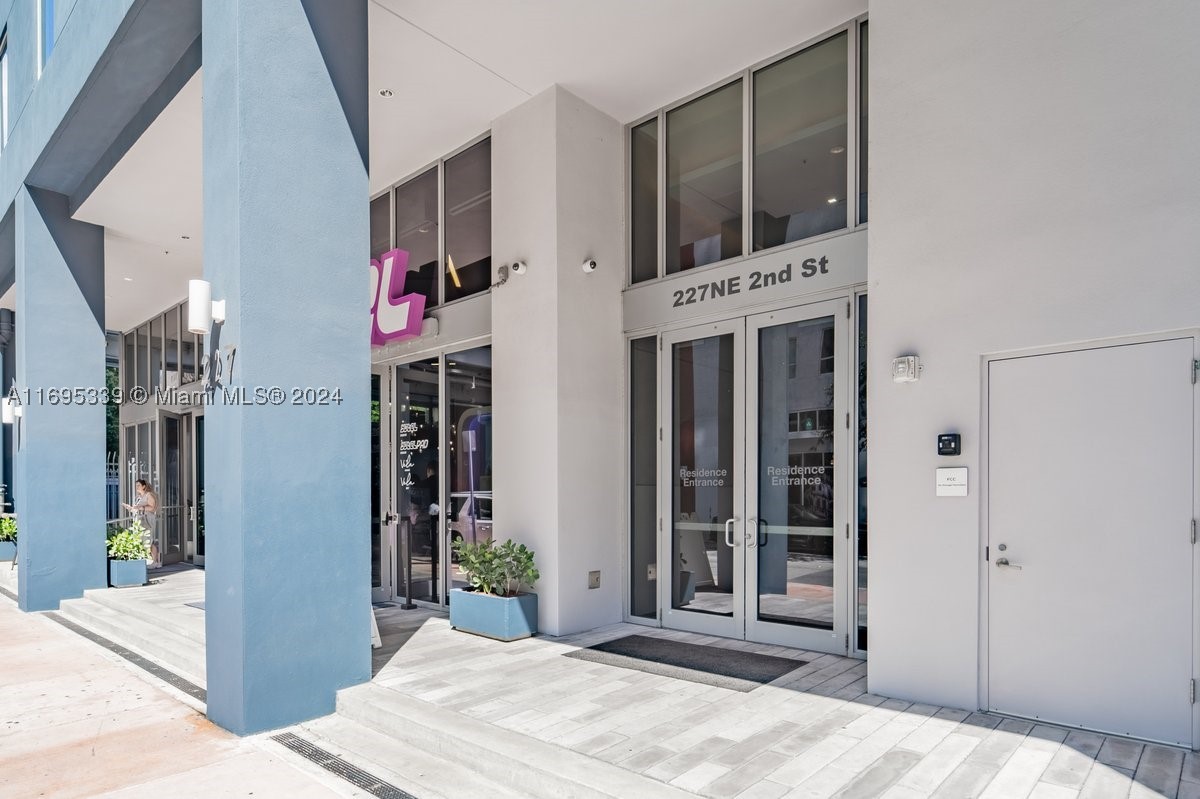 227 NE 2nd St 2613 — photo