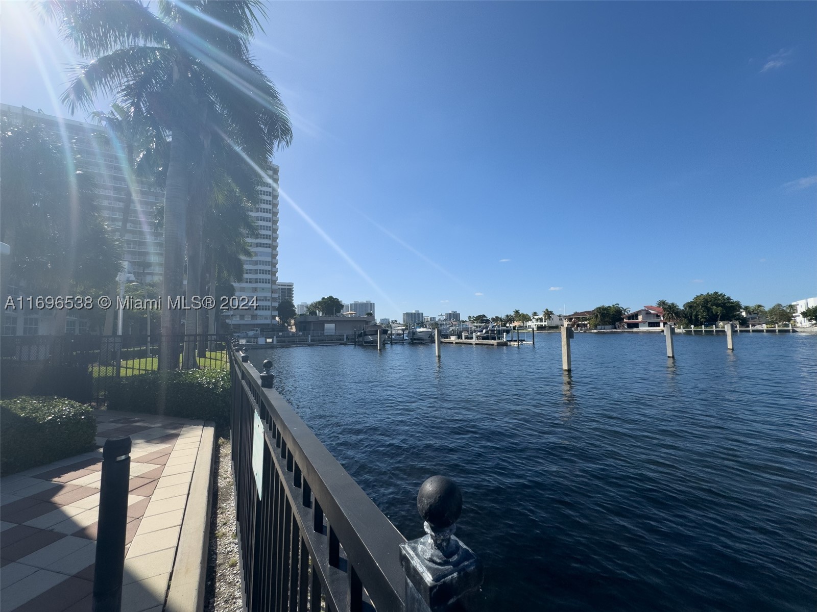 1945 S Ocean Dr M5 — photo