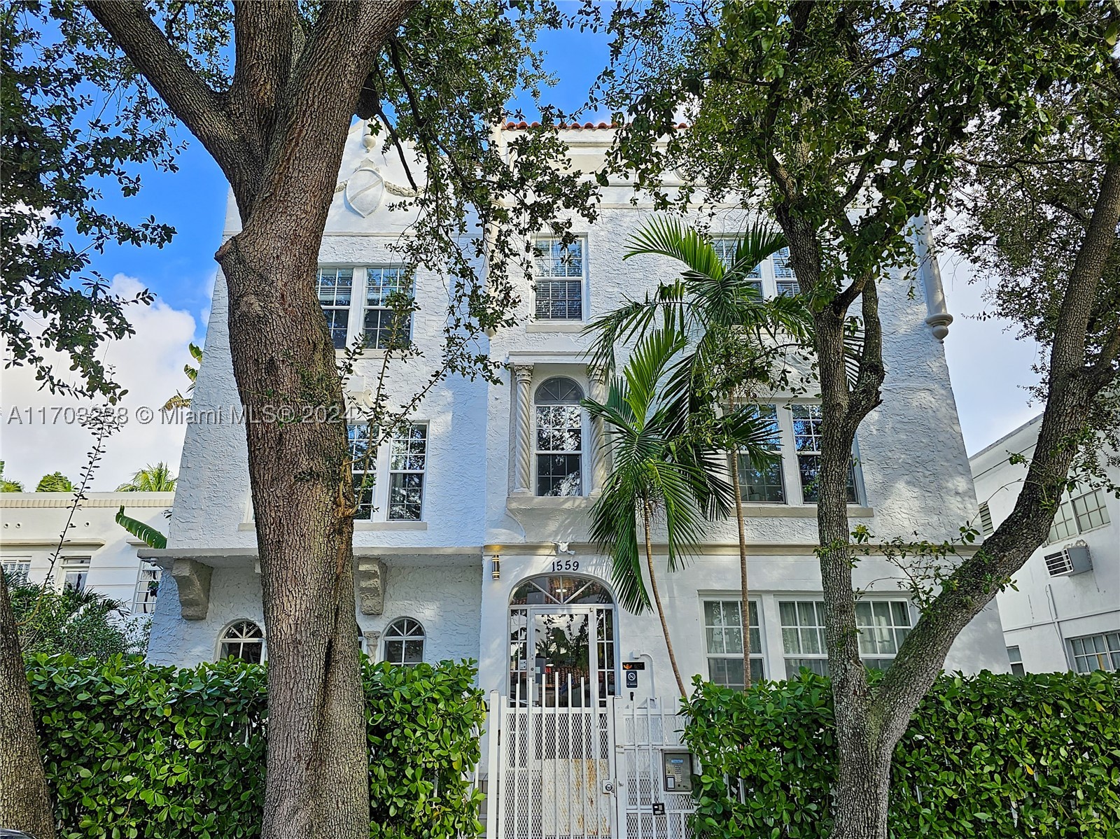 1559 Michigan Ave 104 — photo
