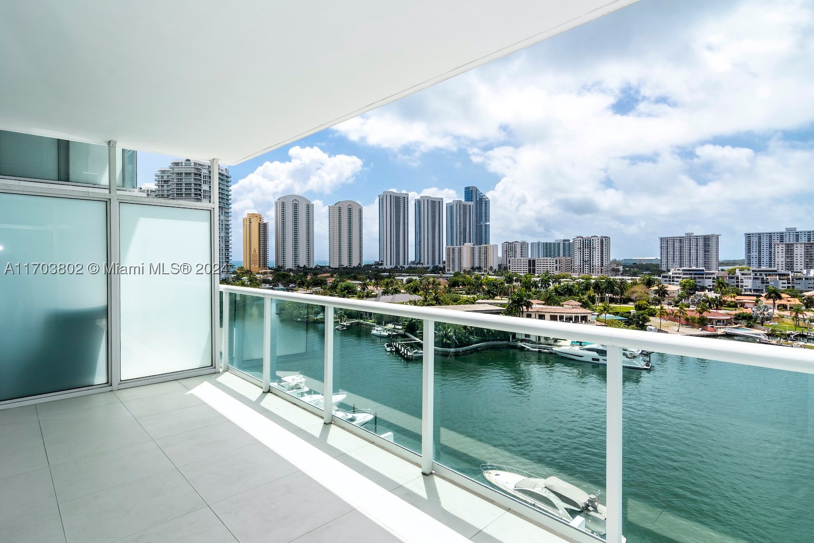 400 Sunny Isles Blvd 919 — photo