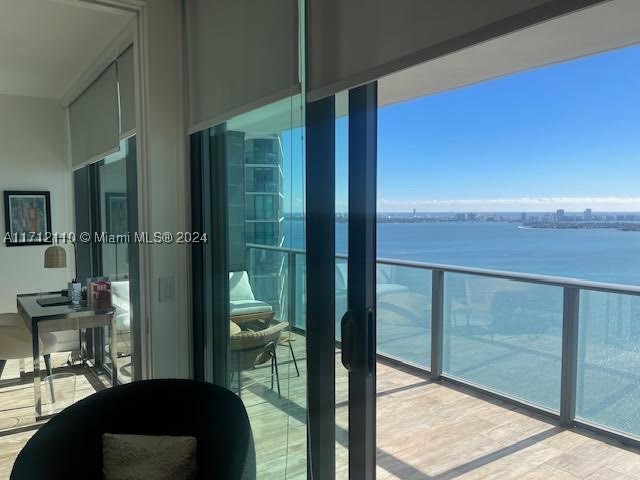 650 NE 32nd St 3606 — photo