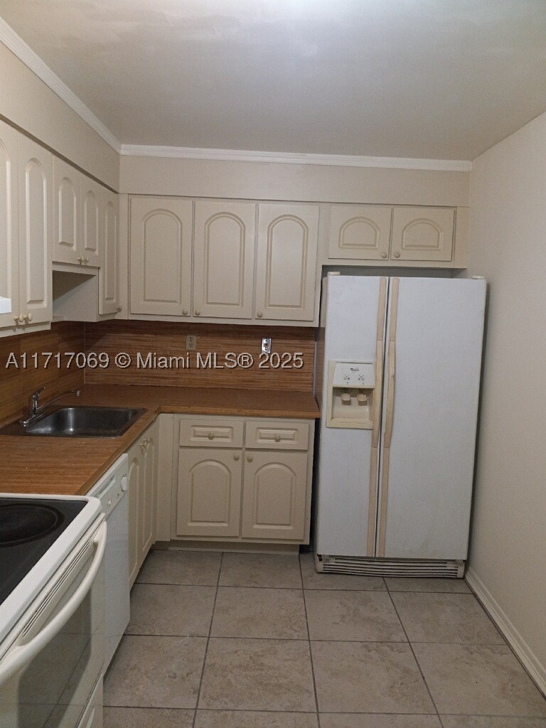 8267 SW 128th St 105 — photo