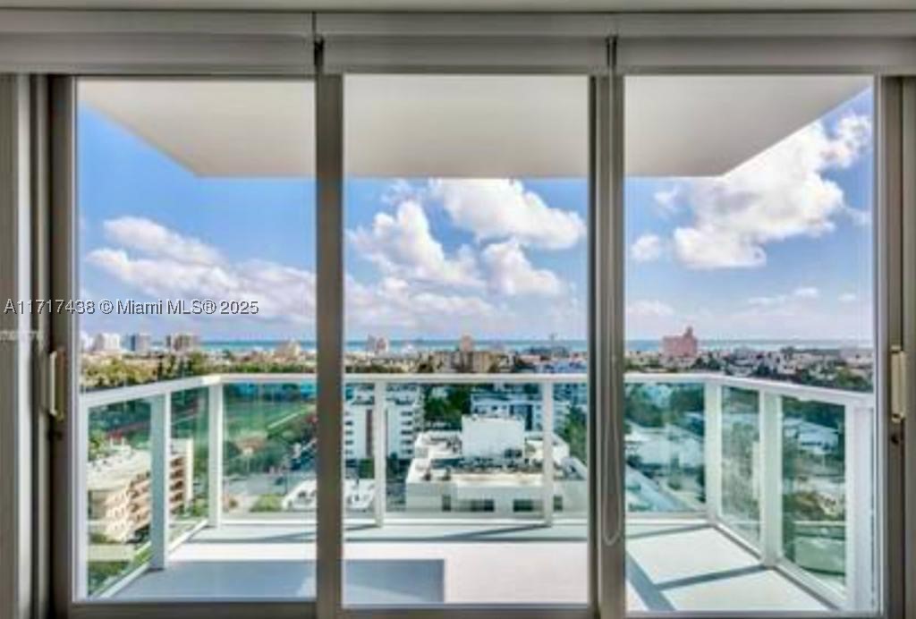 1000 West Ave Ph-07 — photo