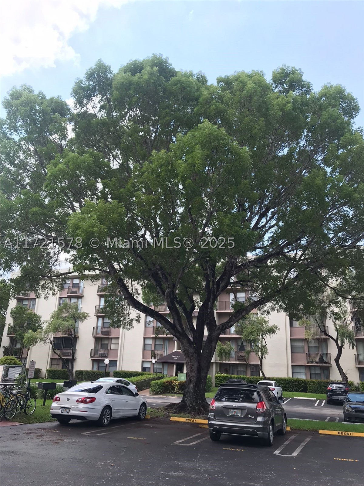 2701 Riverside Dr 515-B — photo