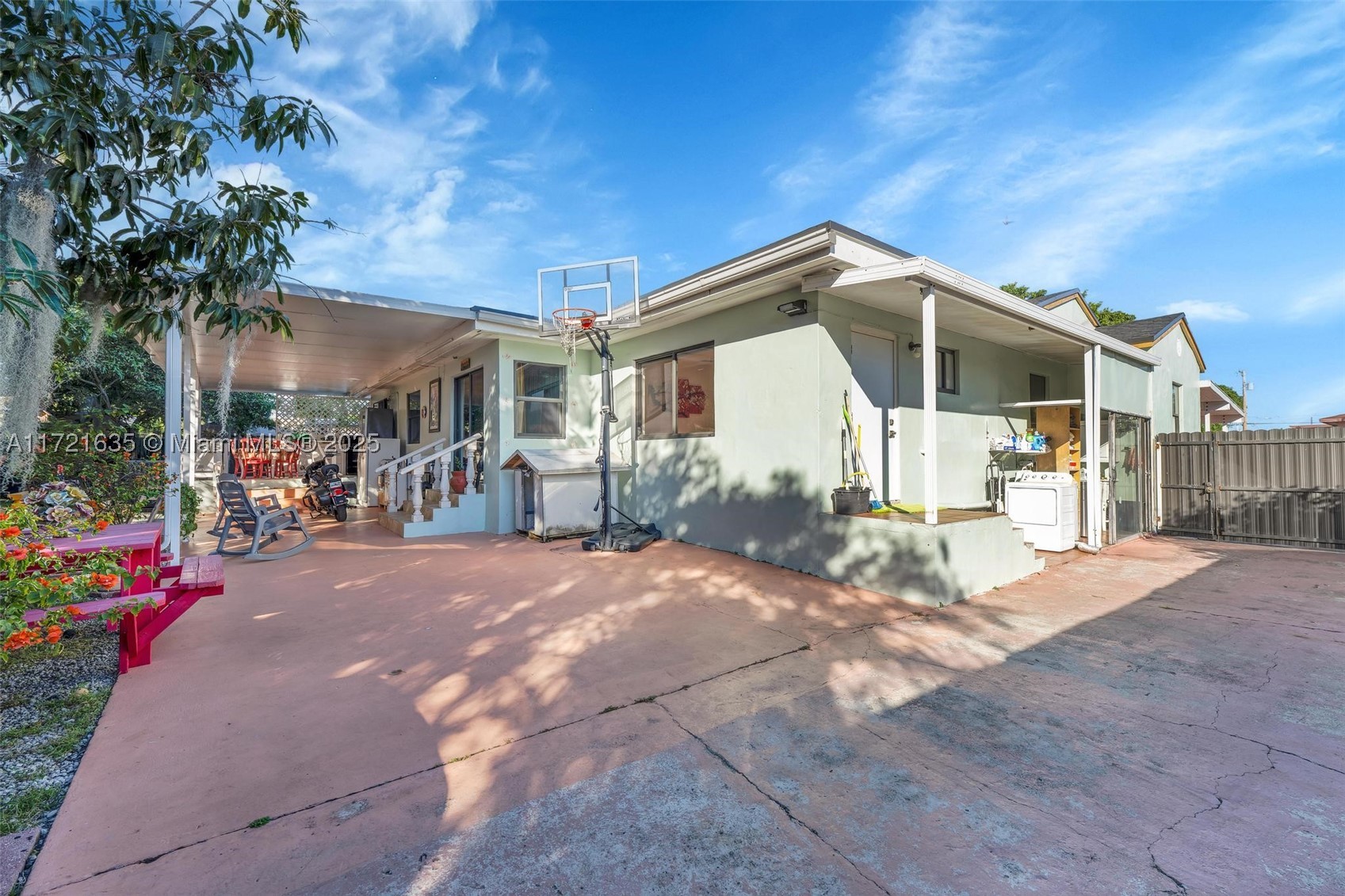 462 E 39th Street, Hialeah, FL 33013 — photo 2