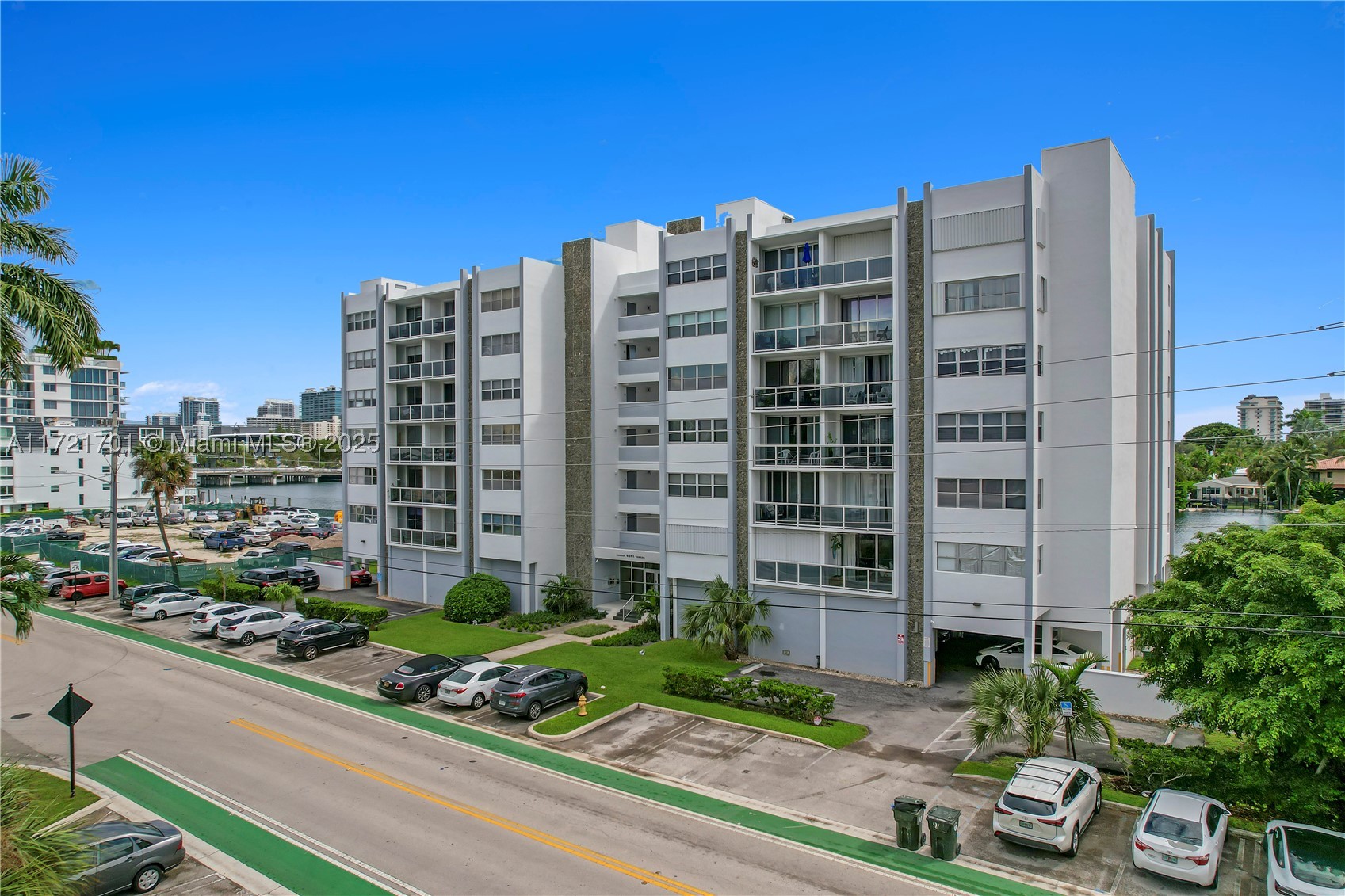 9381 E Bay Harbor Dr 401N — photo