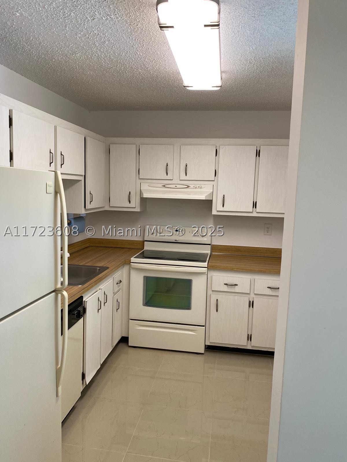 1800 SW 81st Ave 1407 — photo