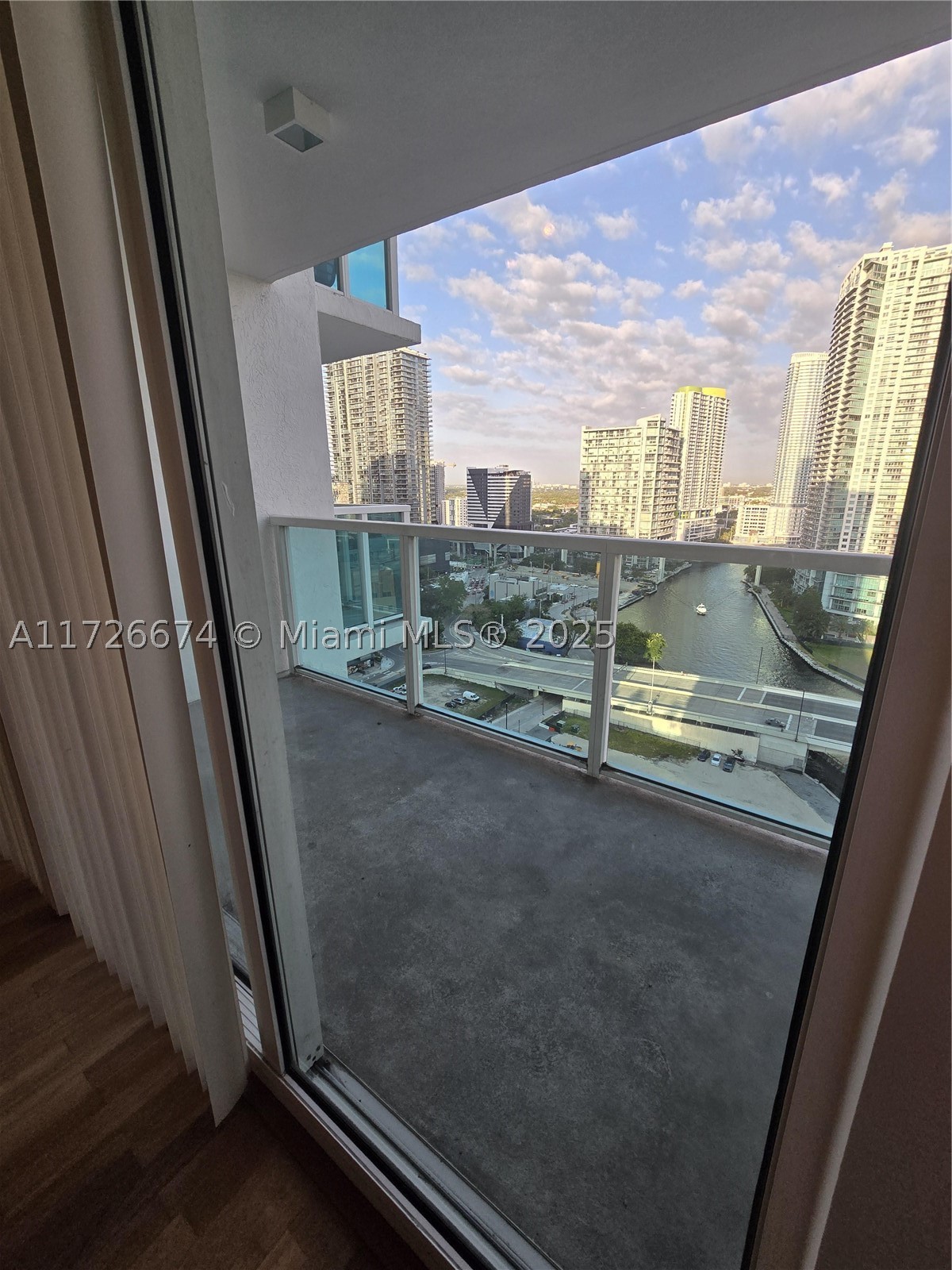 31 SE 5th St 2409 — photo