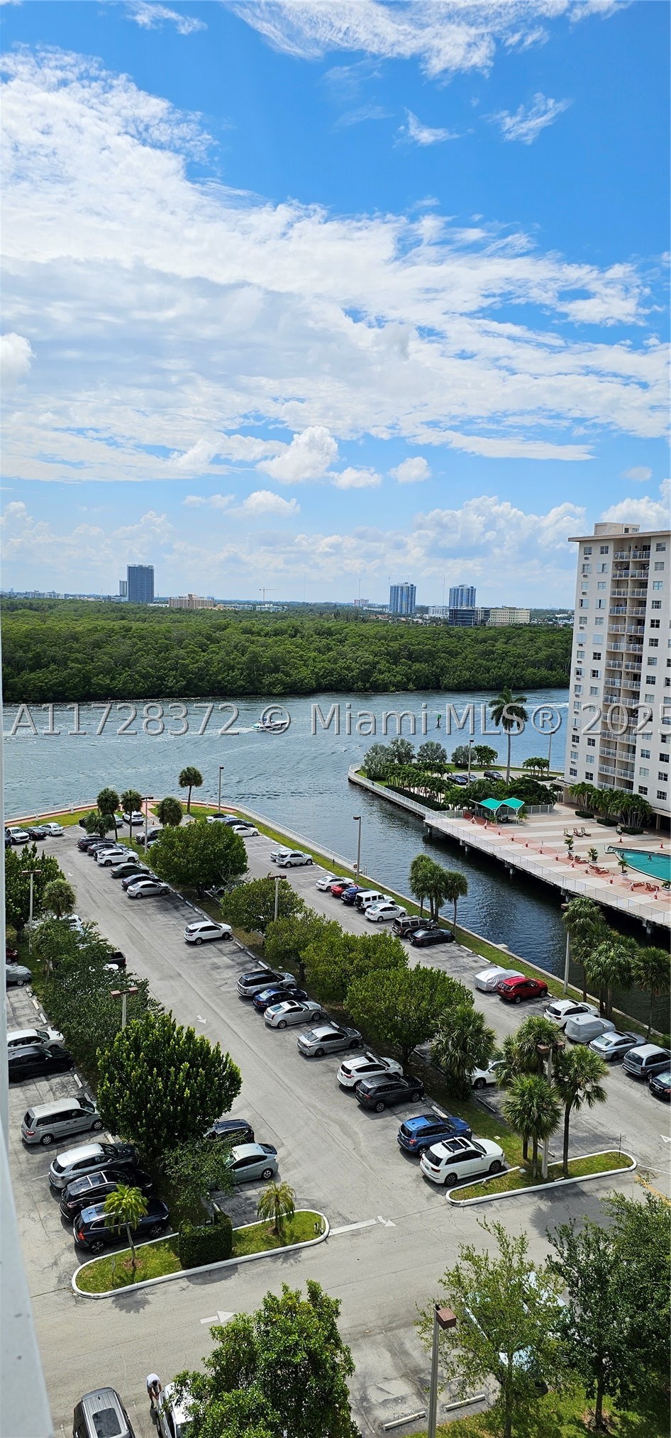 500 Bayview Dr 1117 — photo