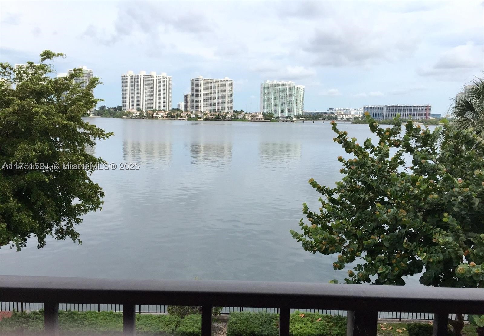17878 N Bay Rd 201 — photo