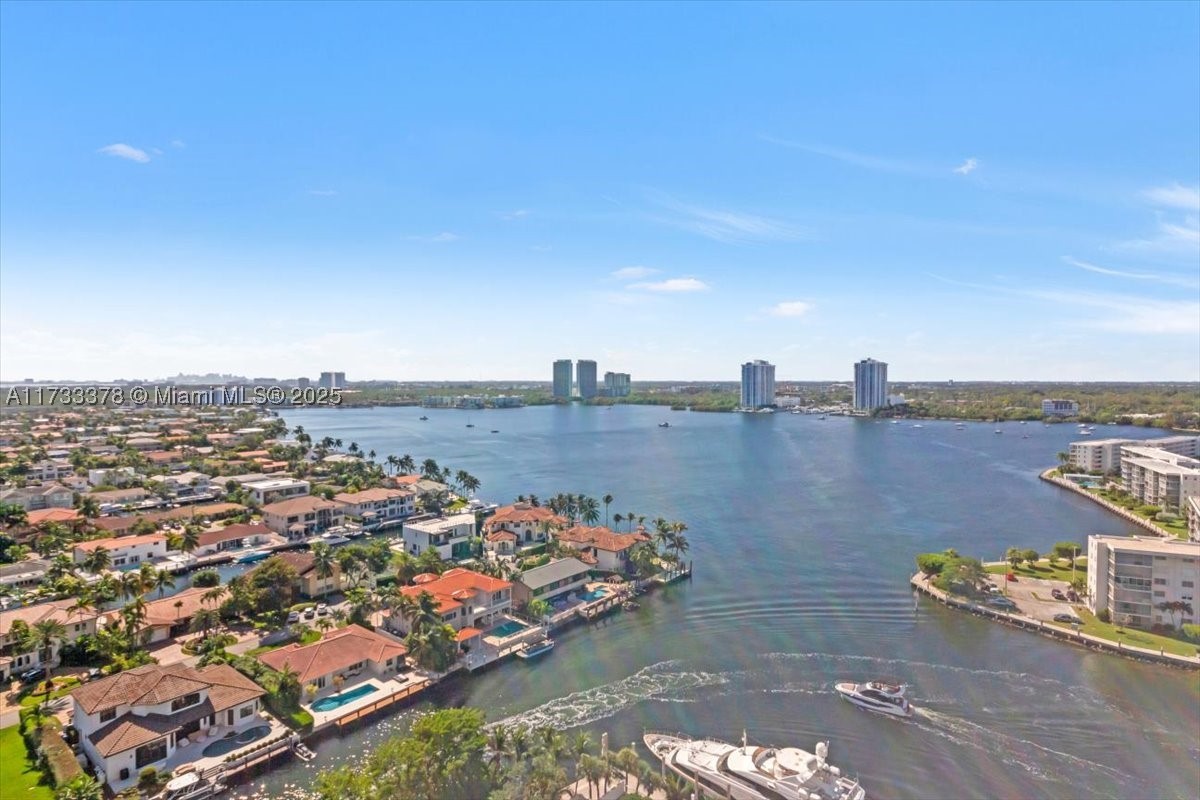 1000 Island Blvd 2003 — photo