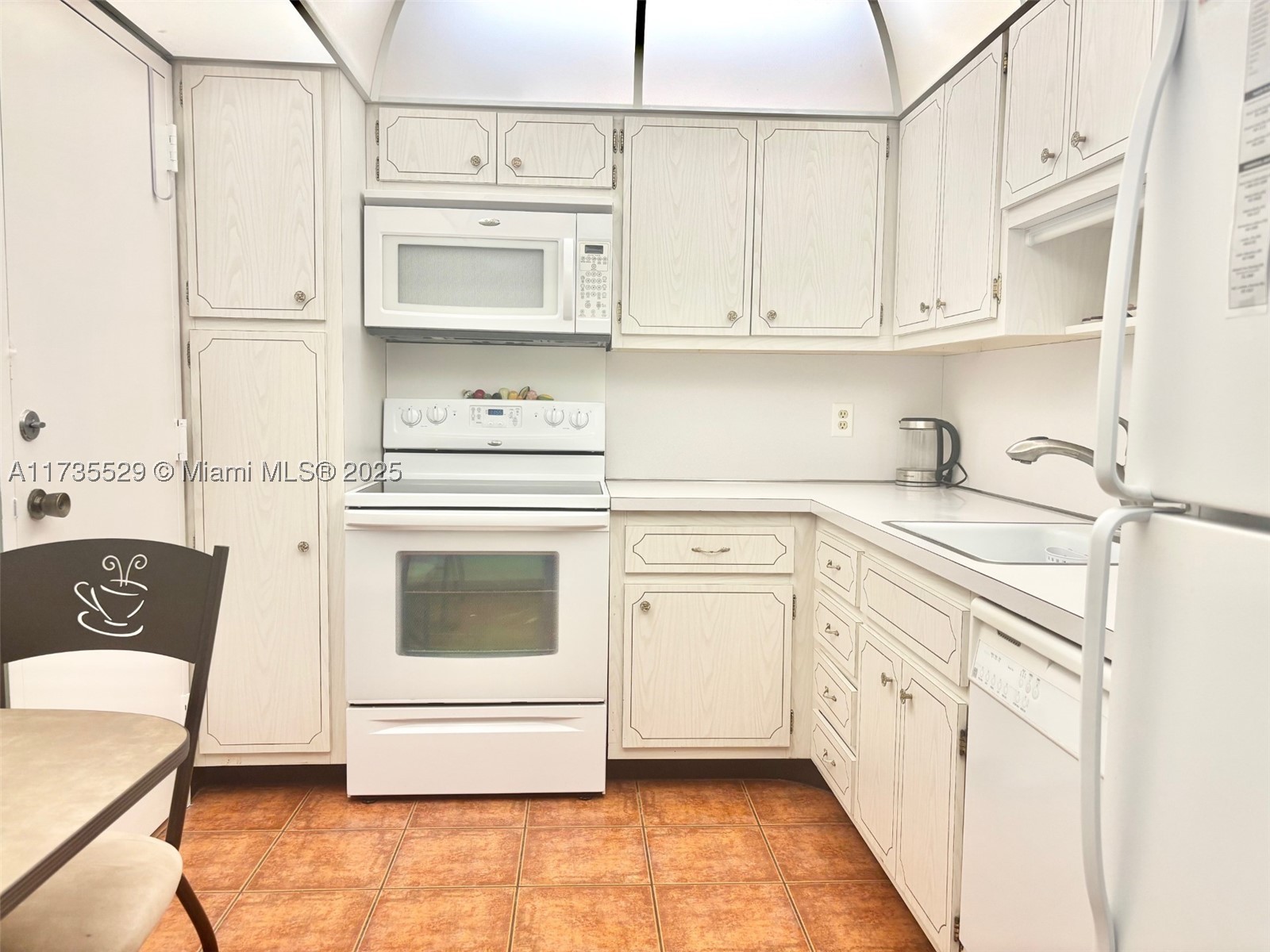 1965 S Ocean Dr 11N — photo