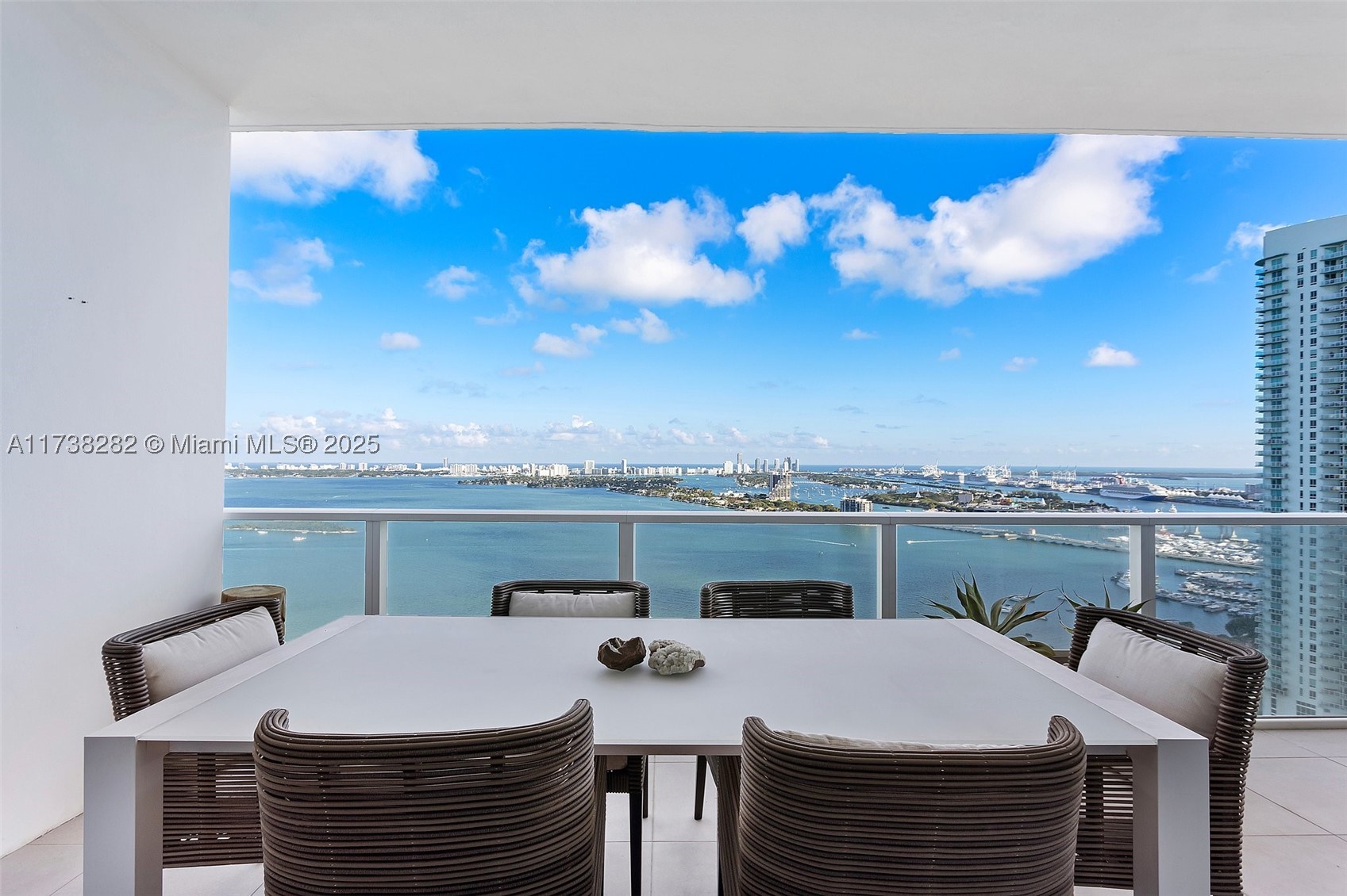 2020 N Bayshore Dr 3307 — photo