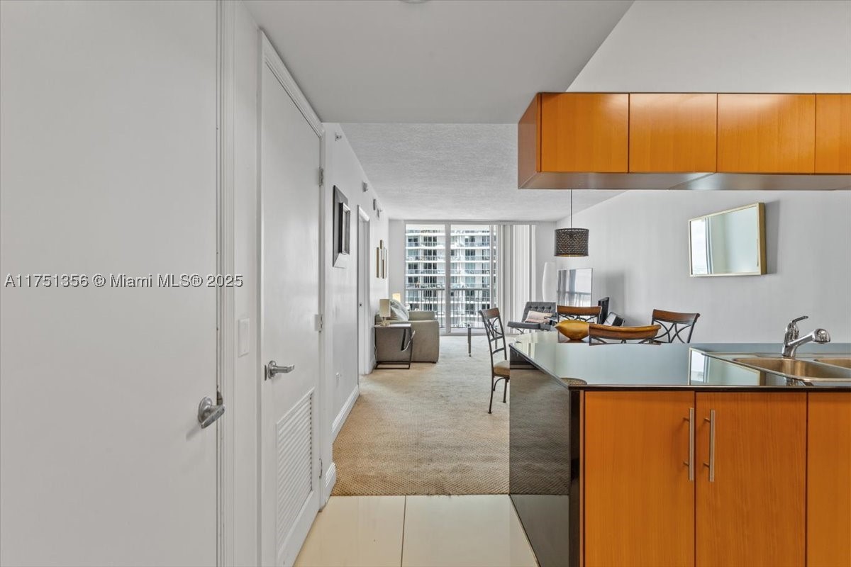 1750 N Bayshore Dr 4809 — photo