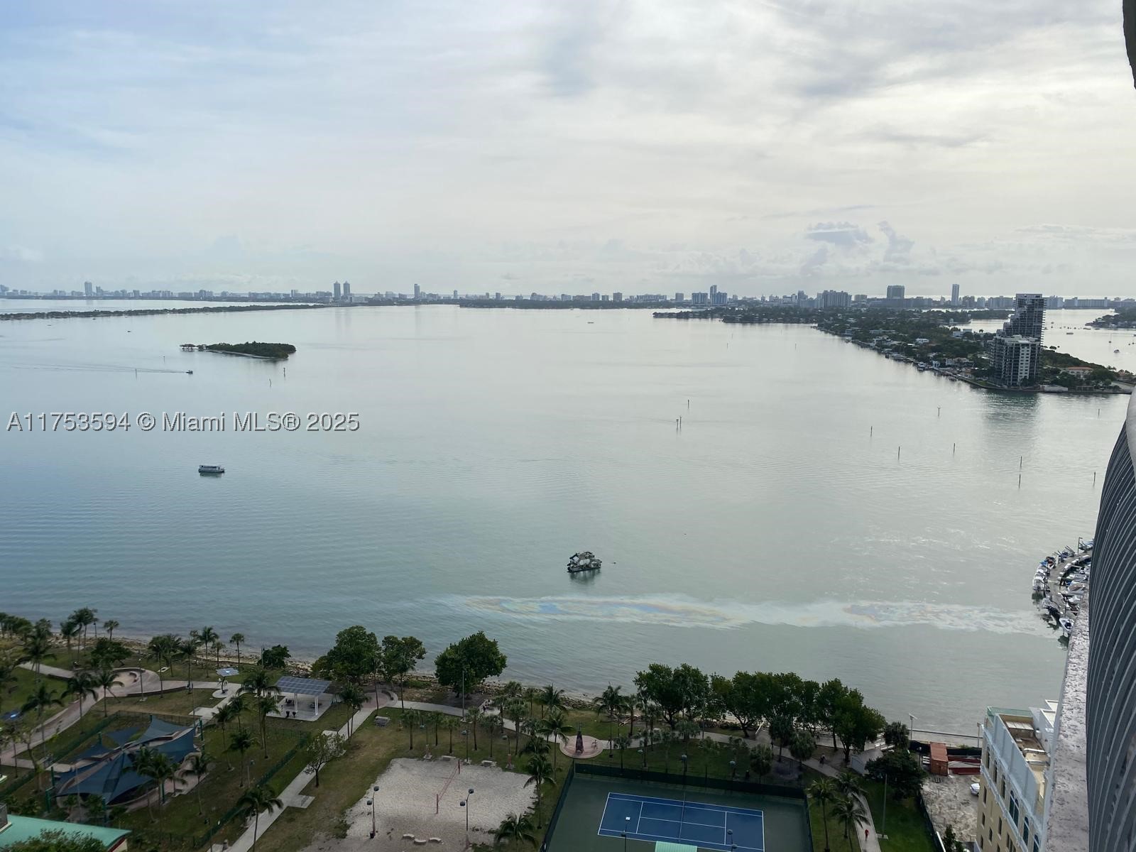 1750 N Bayshore Dr 2905 — photo