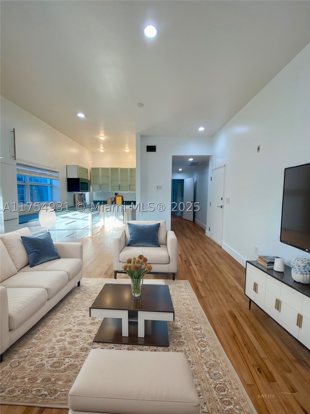929 Michigan Ave 5 — photo