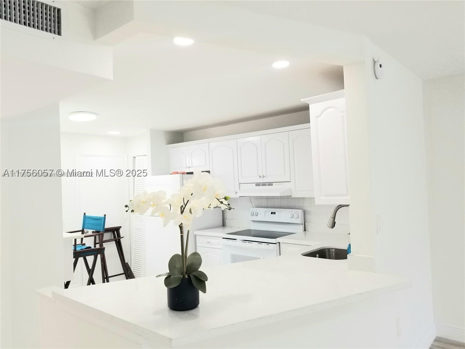 1670 NE 191st St 404-3 — photo