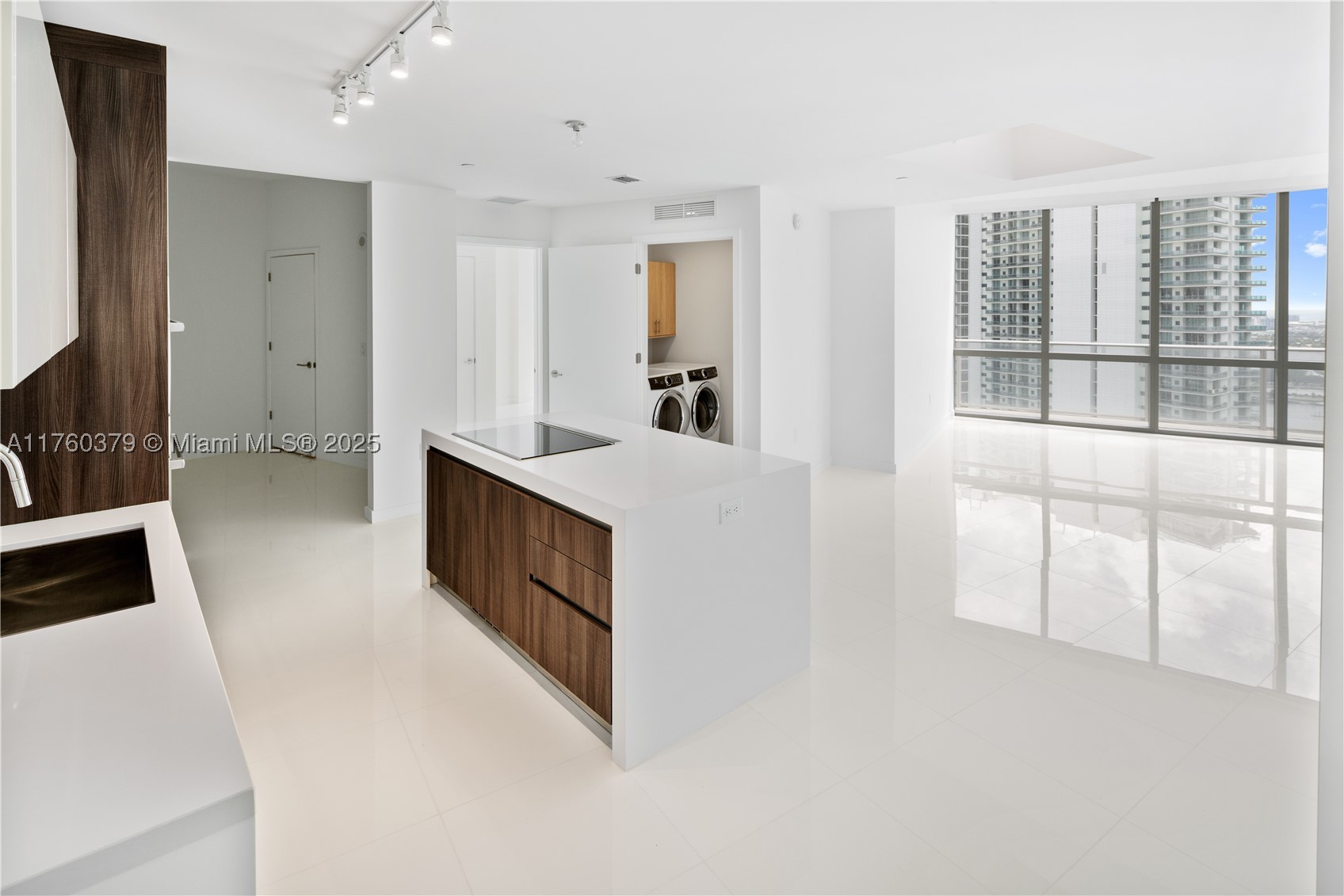 851 NE 1st Ave 4203 — photo