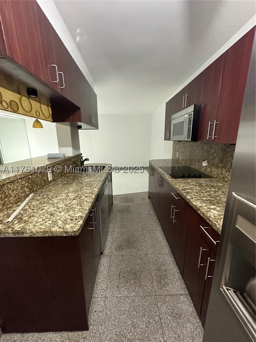 1100 NE 1st Ct 105 — photo