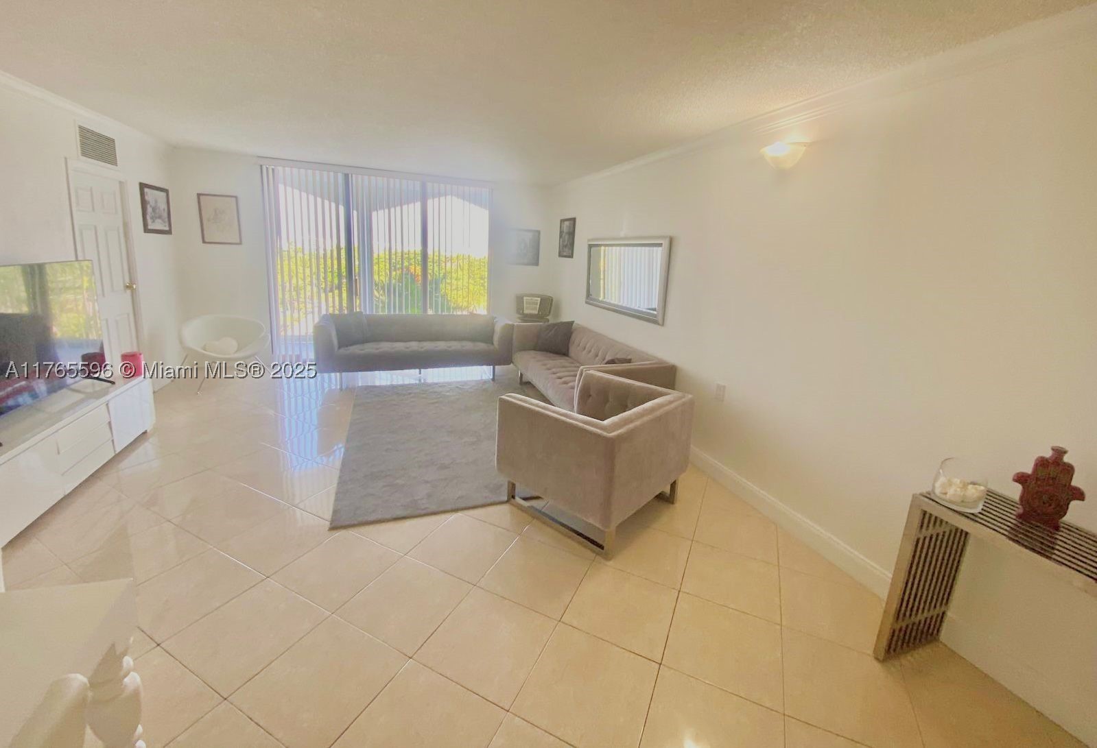 9801 Collins Ave 8M — photo