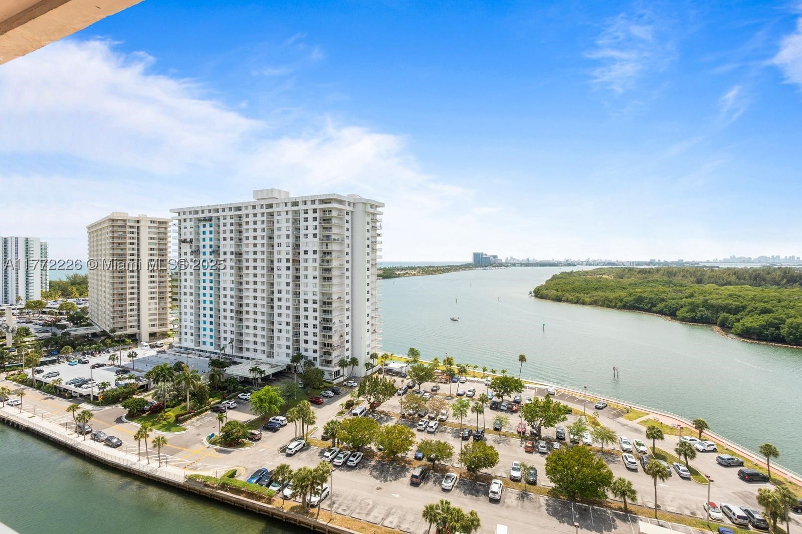 400 Kings Point Dr 1607 — photo