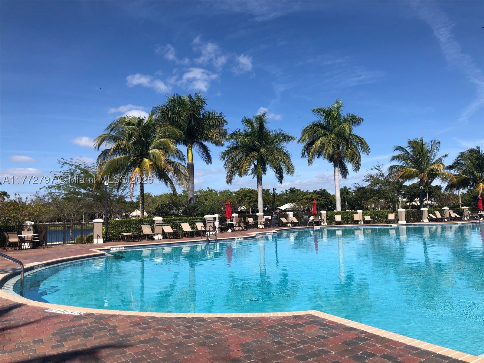 19370 Collins Ave 326 — photo