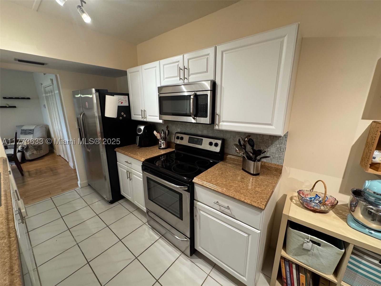 4330 Hillcrest Dr 304 — photo