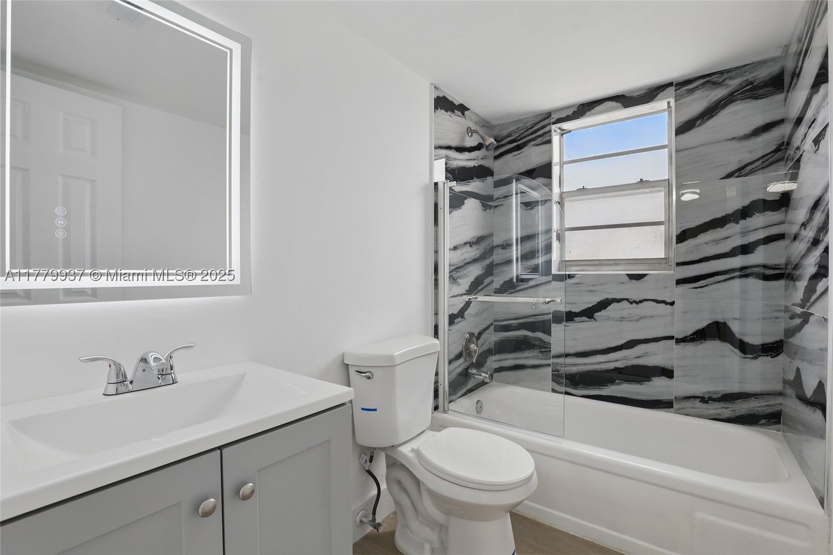 8540 N Sherman Cir 408 — photo