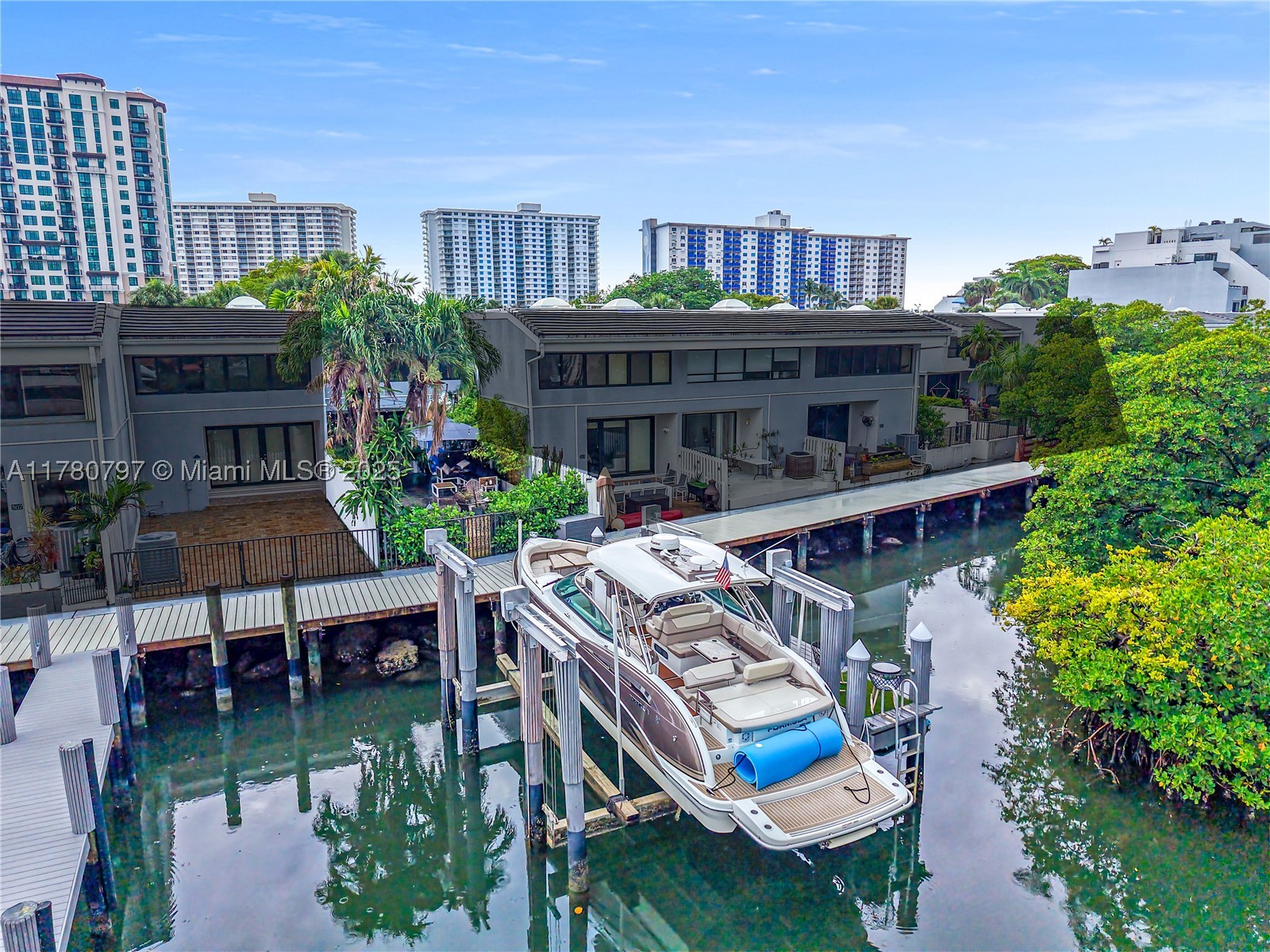 311 Poinciana Dr 801 — photo