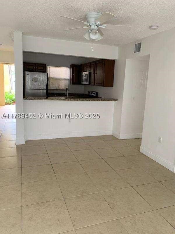 1522 Lake Crystal Dr B — photo