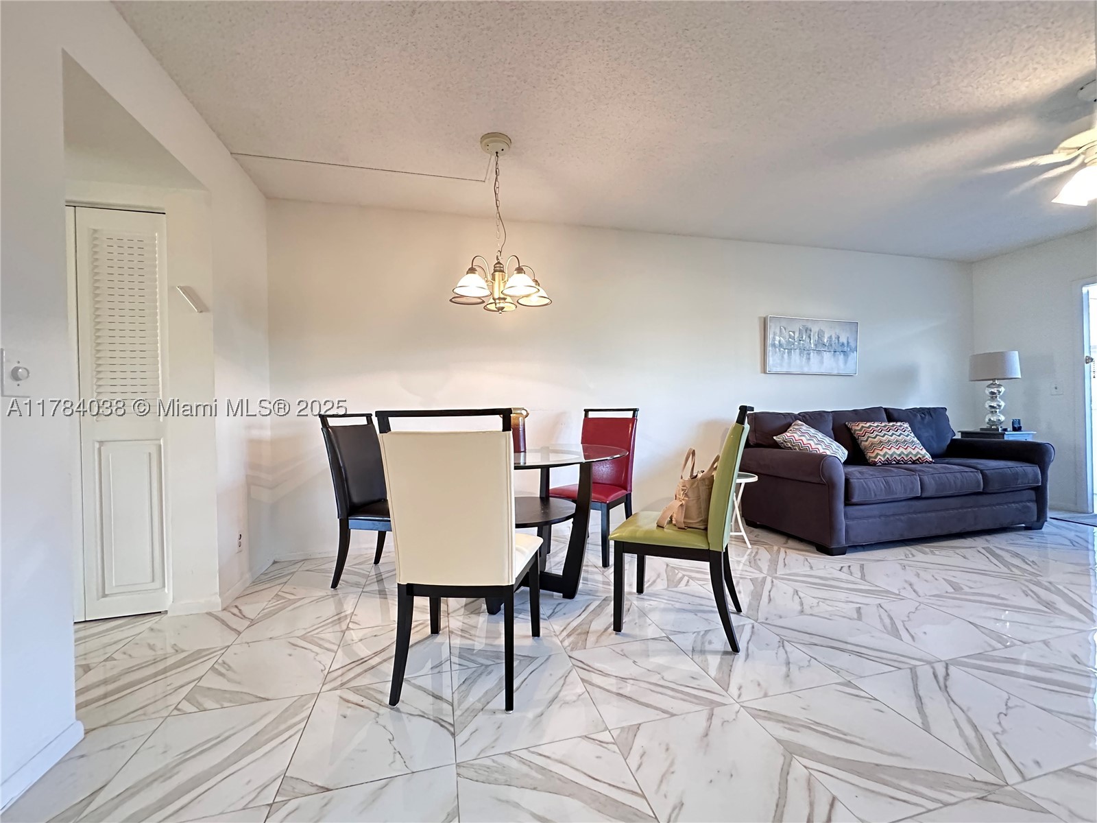 569 N Fanshaw N 569 — photo