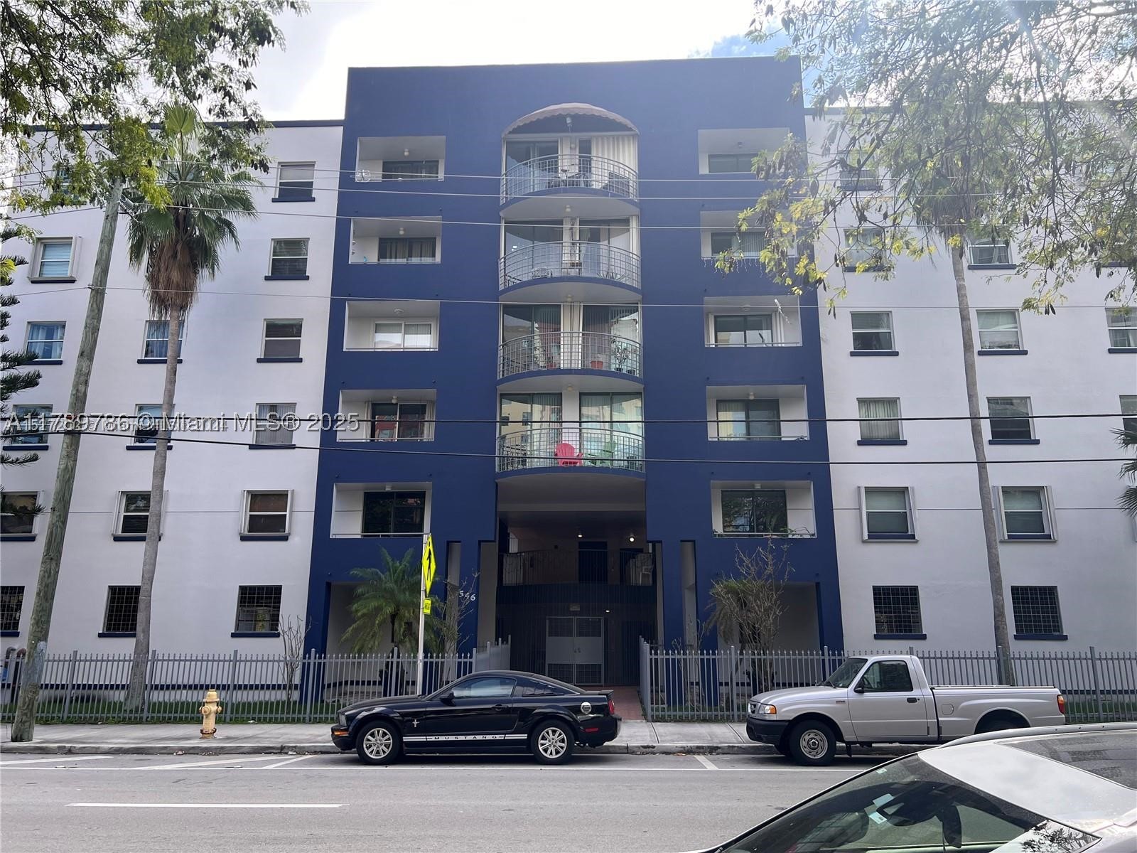 546 SW 1st St 611 — photo