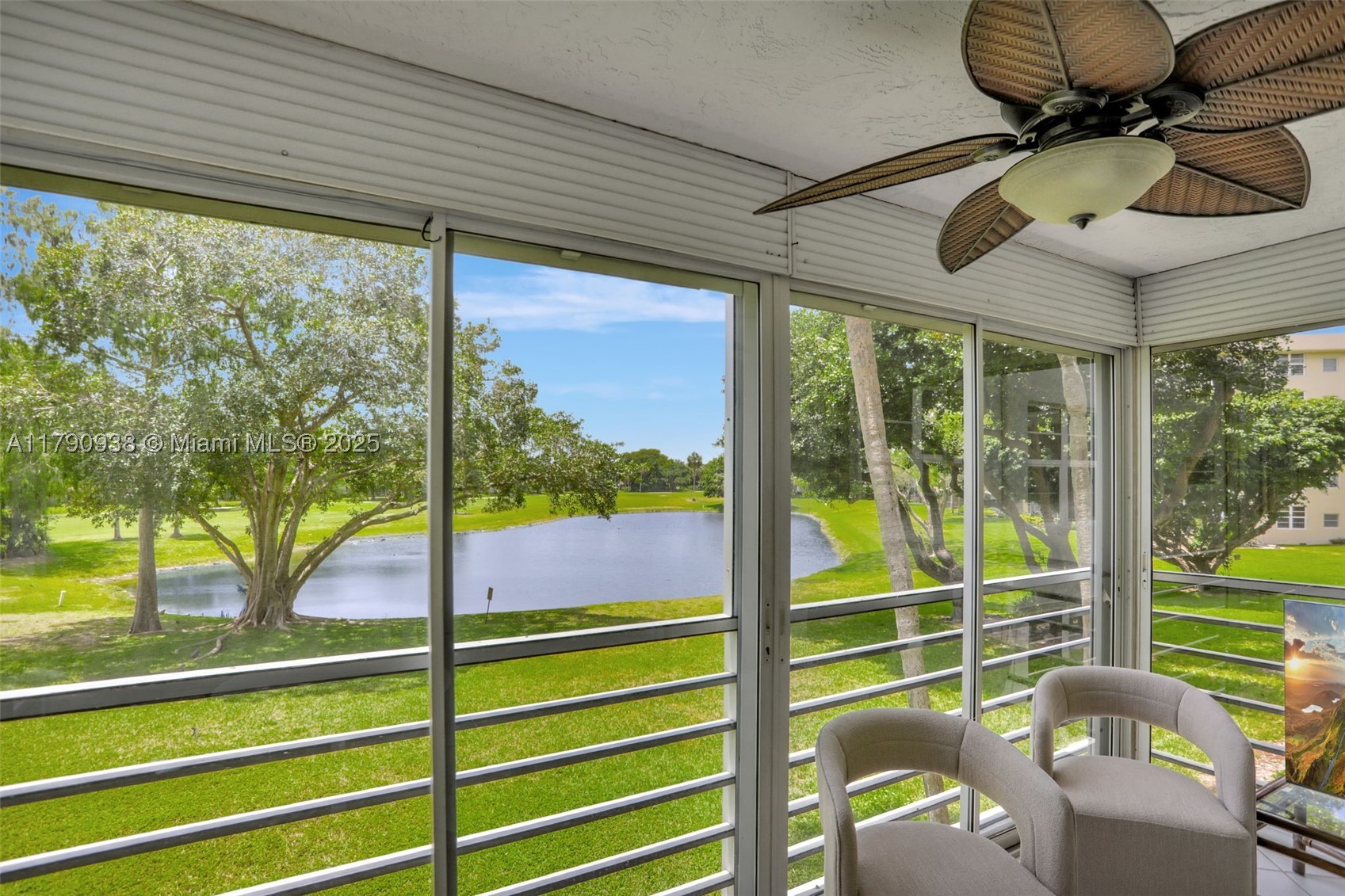 4020 W Palm Aire Dr 204 — photo