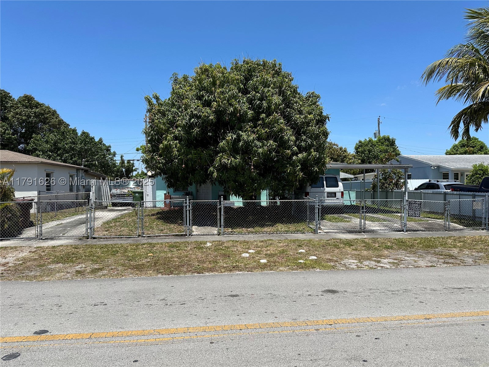 911 E 39th Place, Hialeah, FL 33013 — photo 2