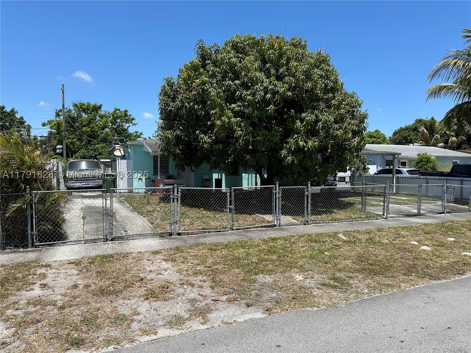 911 E 39th Place, Hialeah, FL 33013 — photo 3