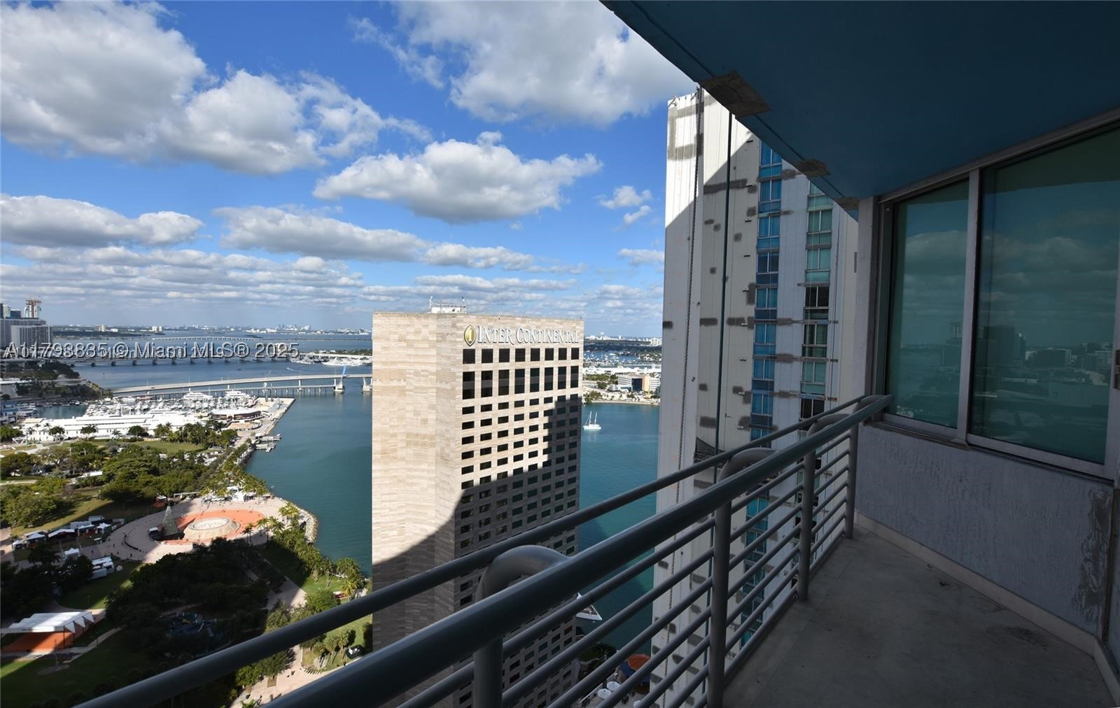 325 S Biscayne Blvd 3822 — photo