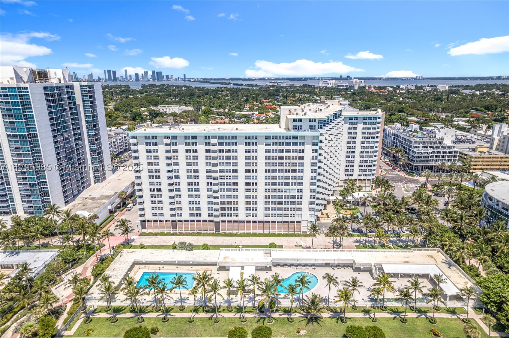 2899 Collins Ave 1218 — photo