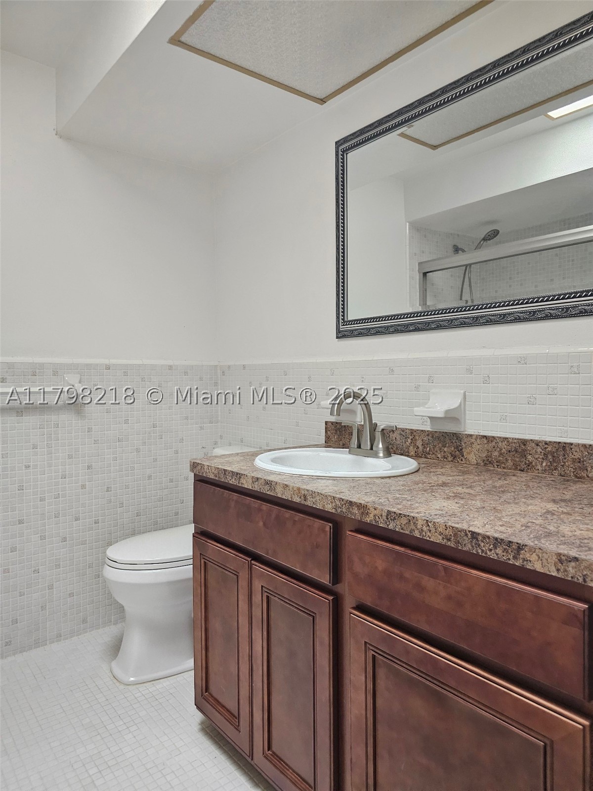 2489 Country Club Dr 102 — photo