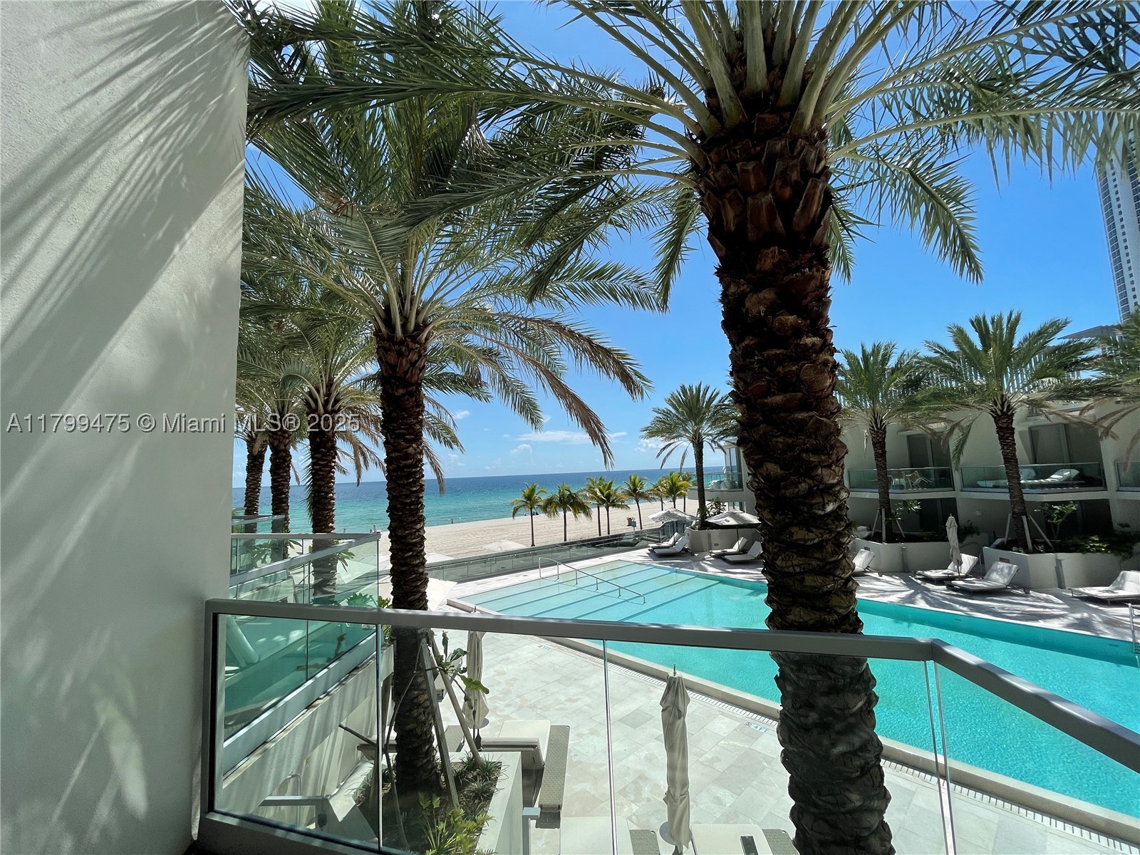 18501 Collins Avenue Cabana 22 — photo