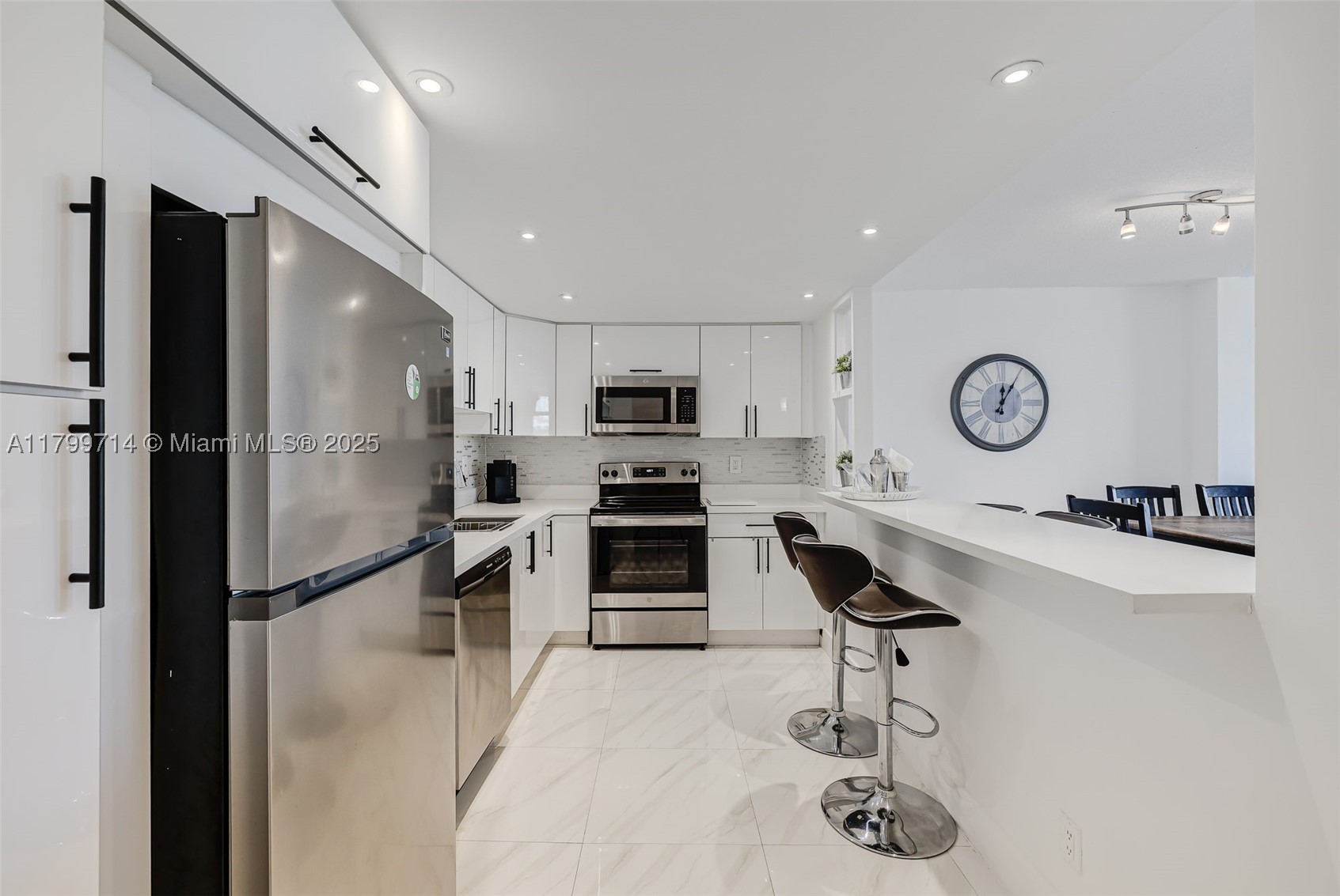 19370 Collins Ave 324 — photo