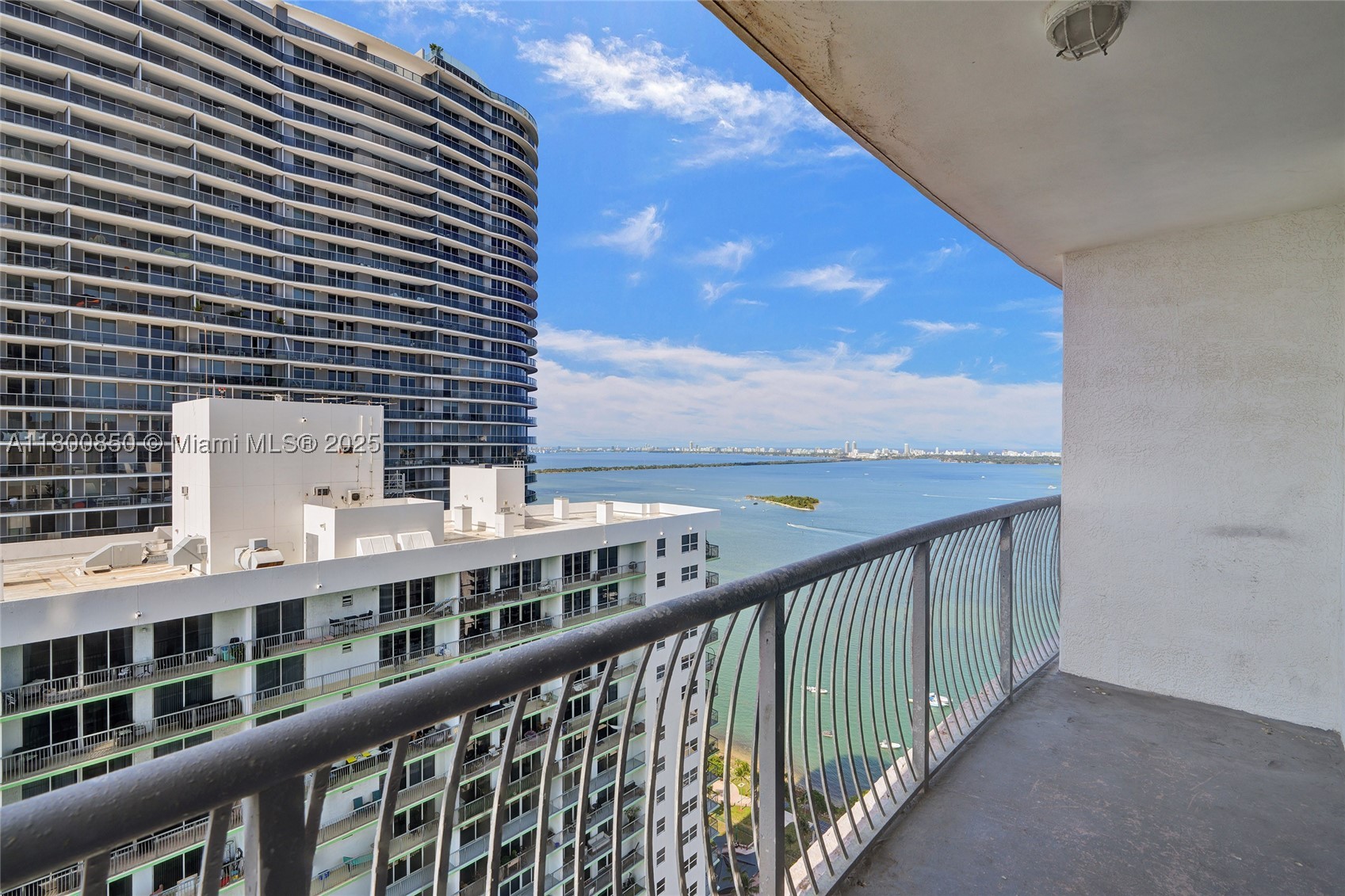 1750 N Bayshore Dr 4007 — photo