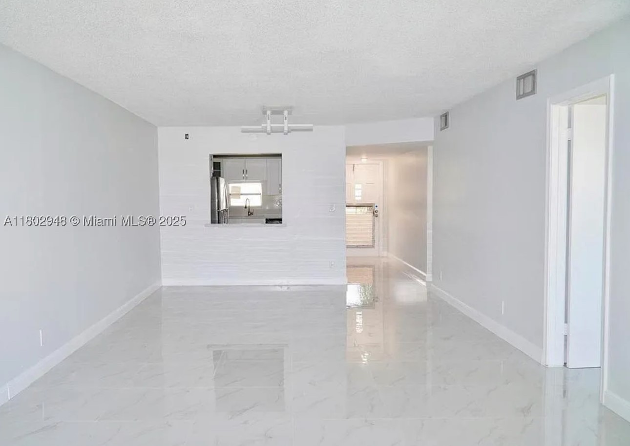 691 S Hollybrook Dr 208 — photo